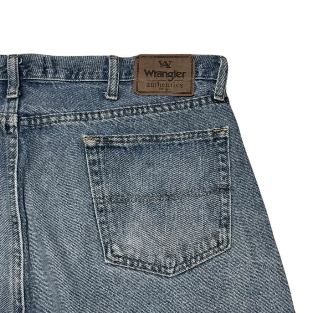 Wrangler Z2S0SW Light Wash Relaxed Fit Cotton Denim Jean Shorts Men's 38‎